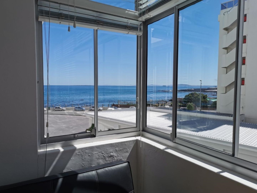 To Let 1 Bedroom Property for Rent in Sea Point Western Cape